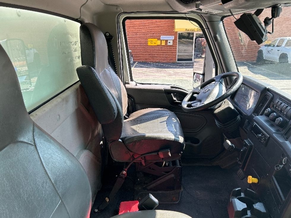 Medium Duty Box Truck-Light and Medium Duty Trucks-International-2020-MV607-Middlefield-OH-60,311\n\t\tmiles-$ 62,250 - Image 22