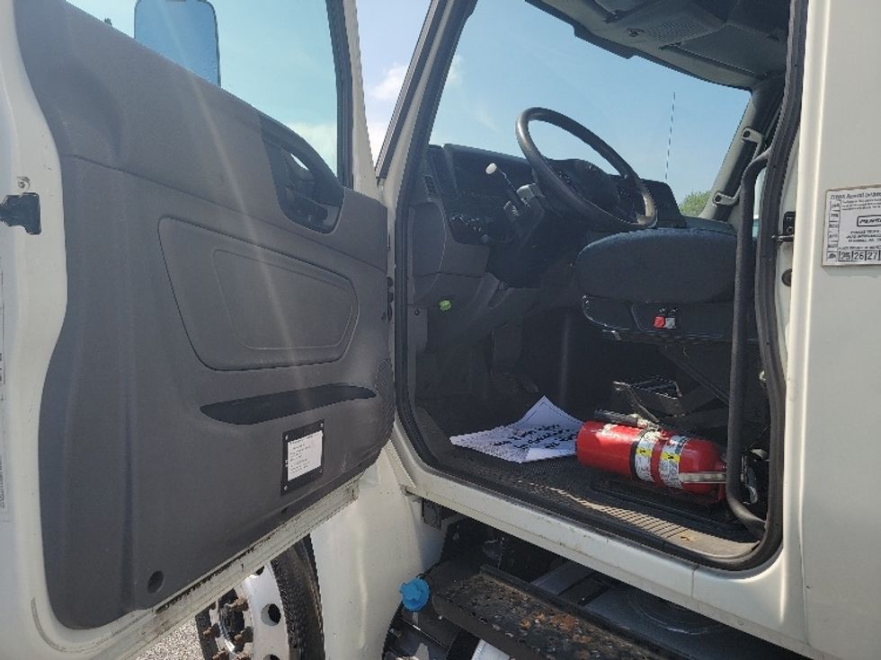 Medium Duty Box Truck-Light and Medium Duty Trucks-International-2020-MV607-Milford-DE-176,143\n\t\tmiles-$ 48,250 - Image 16