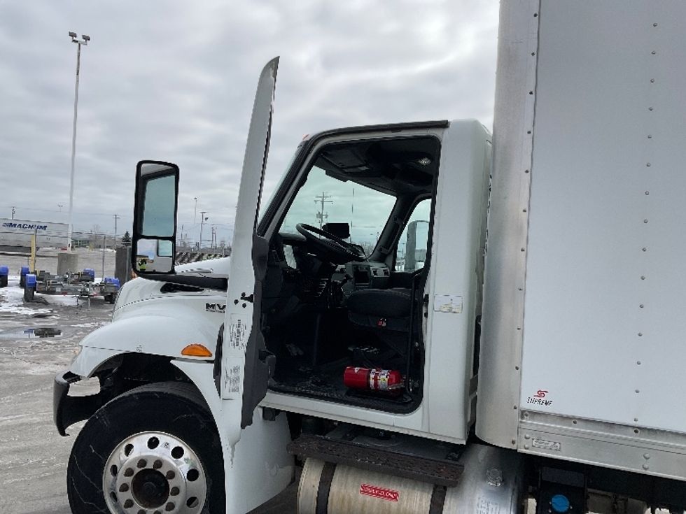Medium Duty Box Truck-Light and Medium Duty Trucks-International-2020-MV607-Milwaukee-WI-104,917\n\t\tmiles-$ 58,500 - Image 16