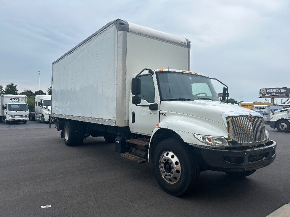 Medium Duty Box Truck-Light and Medium Duty Trucks-International-2020-MV607-Milwaukee-WI-121,291\n\t\tmiles-$ 63,000 - Image 1
