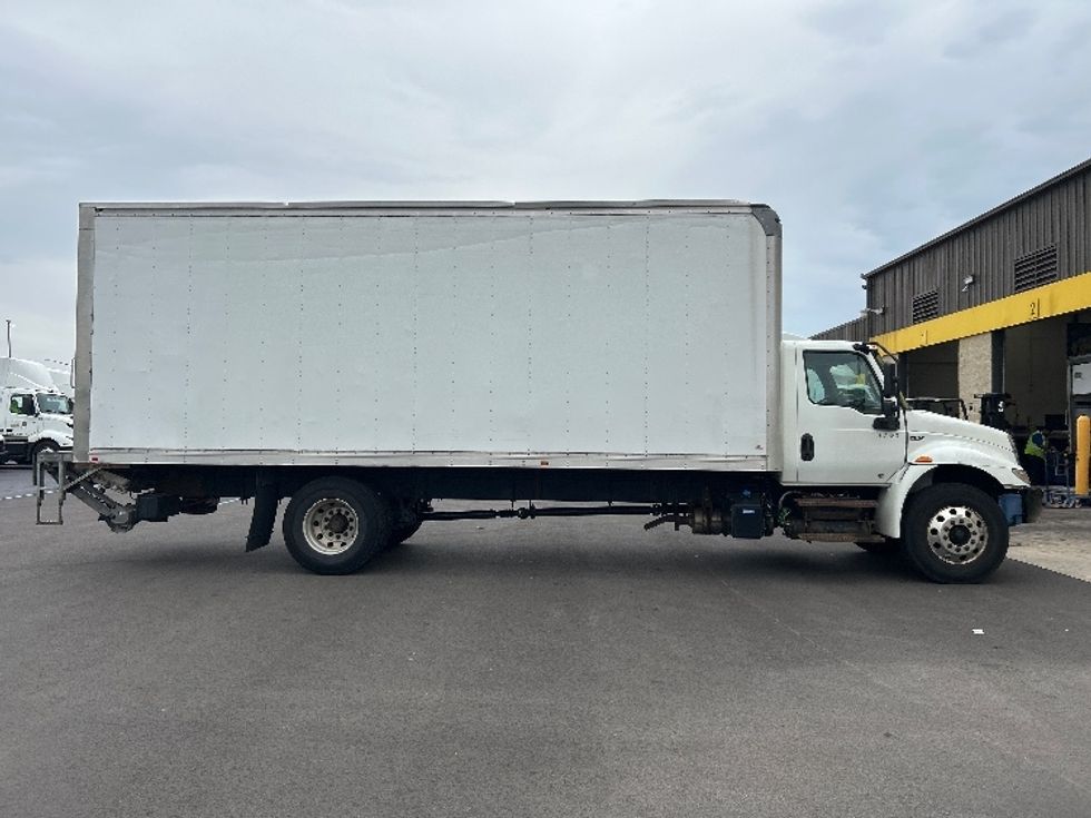 Medium Duty Box Truck-Light and Medium Duty Trucks-International-2020-MV607-Milwaukee-WI-121,291\n\t\tmiles-$ 63,000 - Image 14
