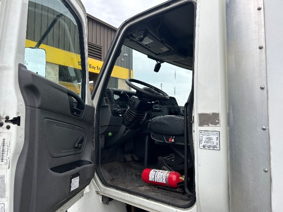 Medium Duty Box Truck-Light and Medium Duty Trucks-International-2020-MV607-Milwaukee-WI-121,291\n\t\tmiles-$ 63,000 - Image 15