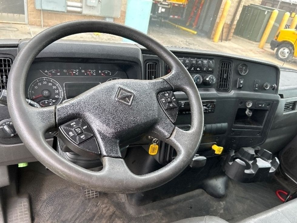 Medium Duty Box Truck-Light and Medium Duty Trucks-International-2020-MV607-Milwaukee-WI-121,291\n\t\tmiles-$ 63,000 - Image 17