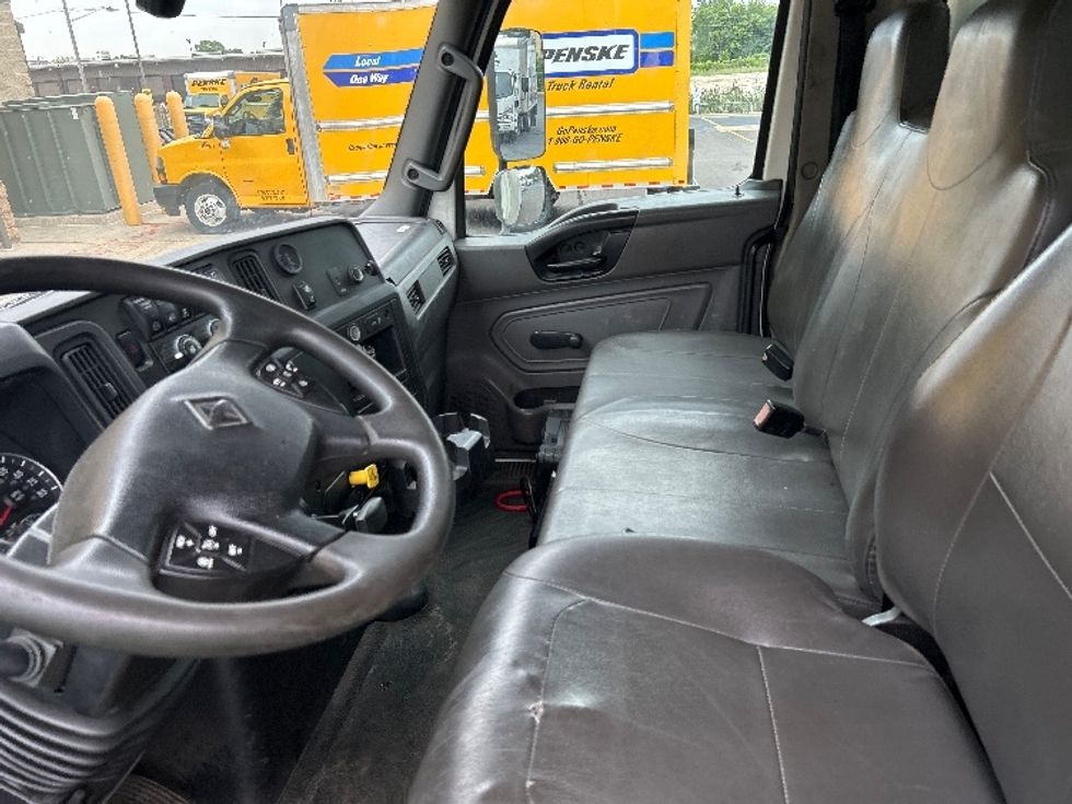 Medium Duty Box Truck-Light and Medium Duty Trucks-International-2020-MV607-Milwaukee-WI-121,291\n\t\tmiles-$ 63,000 - Image 18