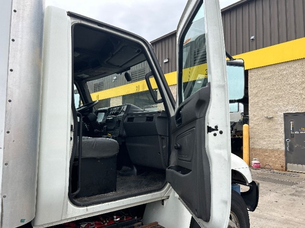 Medium Duty Box Truck-Light and Medium Duty Trucks-International-2020-MV607-Milwaukee-WI-121,291\n\t\tmiles-$ 63,000 - Image 19