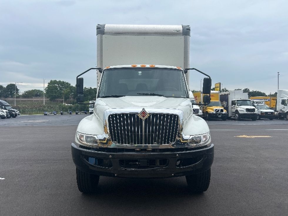 Medium Duty Box Truck-Light and Medium Duty Trucks-International-2020-MV607-Milwaukee-WI-121,291\n\t\tmiles-$ 63,000 - Image 2