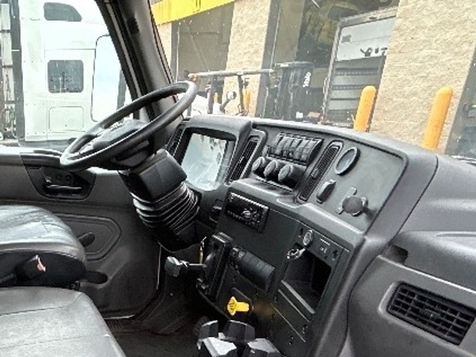 Medium Duty Box Truck-Light and Medium Duty Trucks-International-2020-MV607-Milwaukee-WI-121,291\n\t\tmiles-$ 63,000 - Image 21