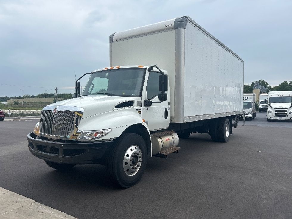 Medium Duty Box Truck-Light and Medium Duty Trucks-International-2020-MV607-Milwaukee-WI-121,291\n\t\tmiles-$ 63,000 - Image 3