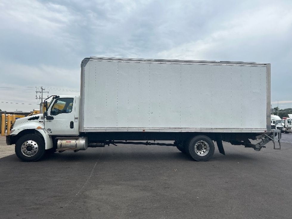 Medium Duty Box Truck-Light and Medium Duty Trucks-International-2020-MV607-Milwaukee-WI-121,291\n\t\tmiles-$ 63,000 - Image 4