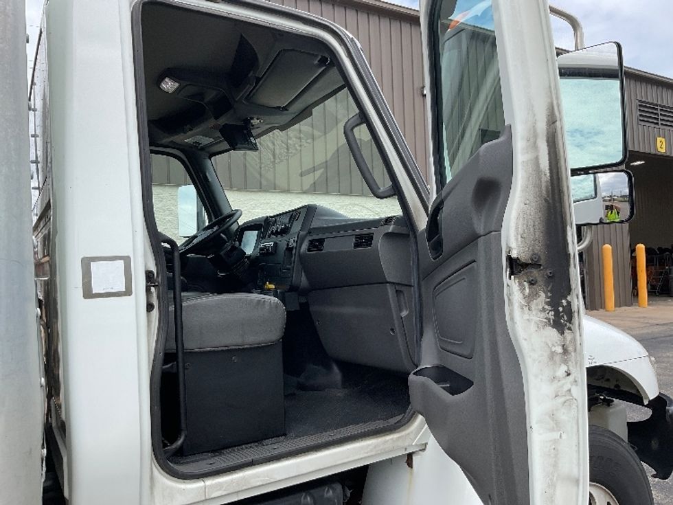 Medium Duty Box Truck-Light and Medium Duty Trucks-International-2020-MV607-Milwaukee-WI-307,330\n\t\tmiles-$ 21,750 - Image 18