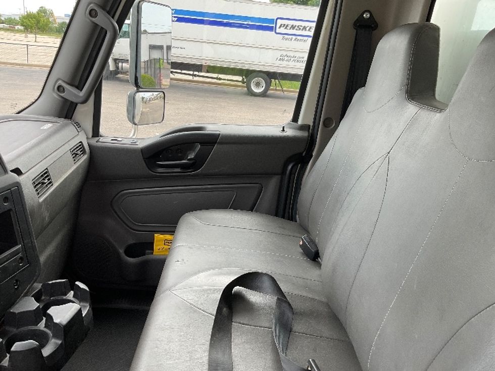 Medium Duty Box Truck-Light and Medium Duty Trucks-International-2020-MV607-Milwaukee-WI-329,935\n\t\tmiles-$ 21,750 - Image 18