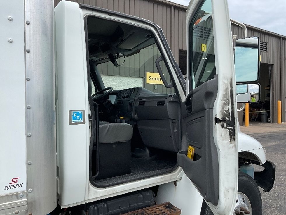 Medium Duty Box Truck-Light and Medium Duty Trucks-International-2020-MV607-Milwaukee-WI-329,935\n\t\tmiles-$ 21,750 - Image 19
