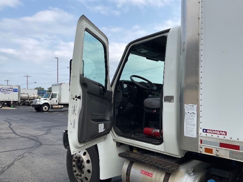 Medium Duty Box Truck-Light and Medium Duty Trucks-International-2020-MV607-Milwaukee-WI-330,652\n\t\tmiles-$ 21,750 - Image 16