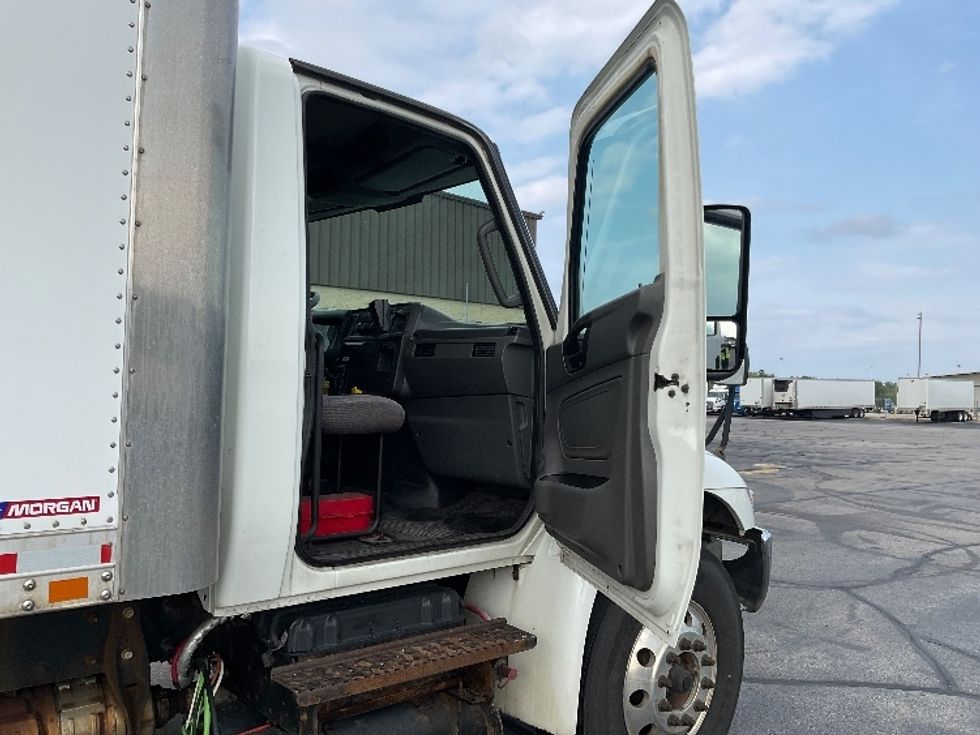 Medium Duty Box Truck-Light and Medium Duty Trucks-International-2020-MV607-Milwaukee-WI-330,652\n\t\tmiles-$ 21,750 - Image 20
