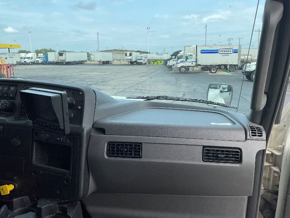 Medium Duty Box Truck-Light and Medium Duty Trucks-International-2020-MV607-Milwaukee-WI-330,652\n\t\tmiles-$ 21,750 - Image 21