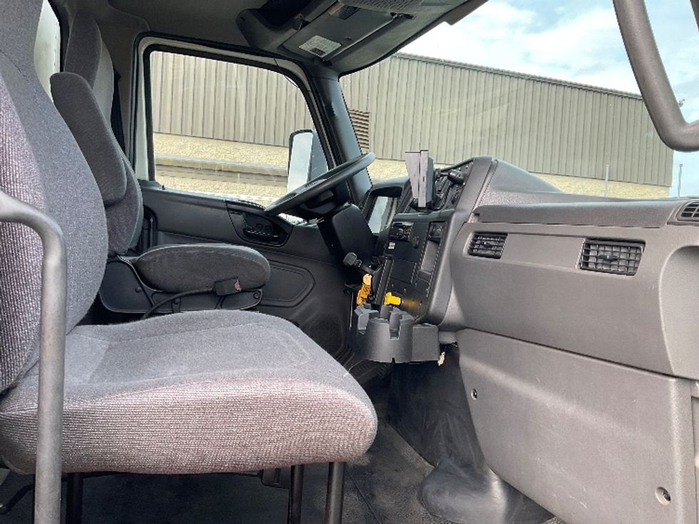 Medium Duty Box Truck-Light and Medium Duty Trucks-International-2020-MV607-Milwaukee-WI-330,652\n\t\tmiles-$ 21,750 - Image 22