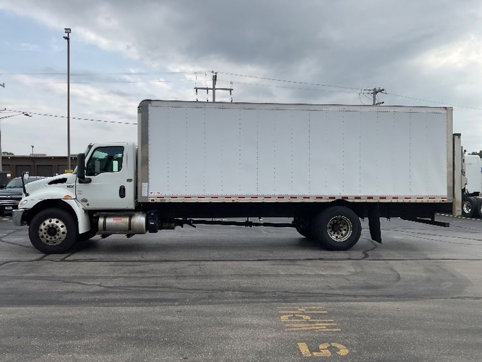 Medium Duty Box Truck-Light and Medium Duty Trucks-International-2020-MV607-Milwaukee-WI-330,652\n\t\tmiles-$ 21,750 - Image 4