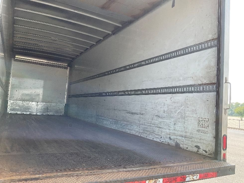 Medium Duty Box Truck-Light and Medium Duty Trucks-International-2020-MV607-Milwaukee-WI-352,081\n\t\tmiles-$ 21,750 - Image 12