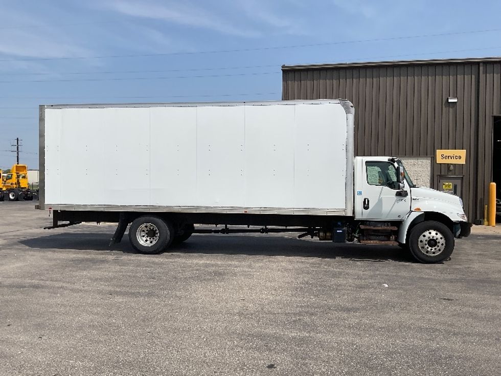 Medium Duty Box Truck-Light and Medium Duty Trucks-International-2020-MV607-Milwaukee-WI-352,081\n\t\tmiles-$ 21,750 - Image 15