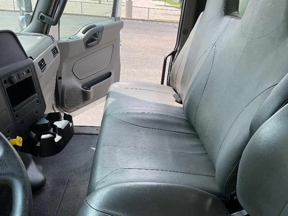 Medium Duty Box Truck-Light and Medium Duty Trucks-International-2020-MV607-Milwaukee-WI-352,081\n\t\tmiles-$ 21,750 - Image 19