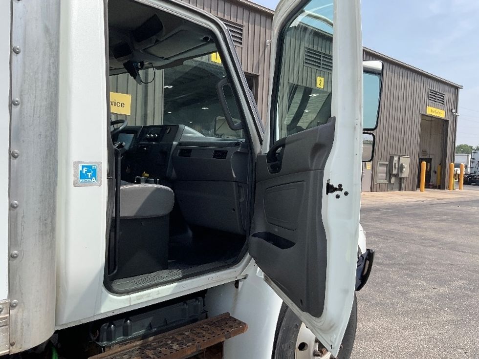 Medium Duty Box Truck-Light and Medium Duty Trucks-International-2020-MV607-Milwaukee-WI-352,081\n\t\tmiles-$ 21,750 - Image 20