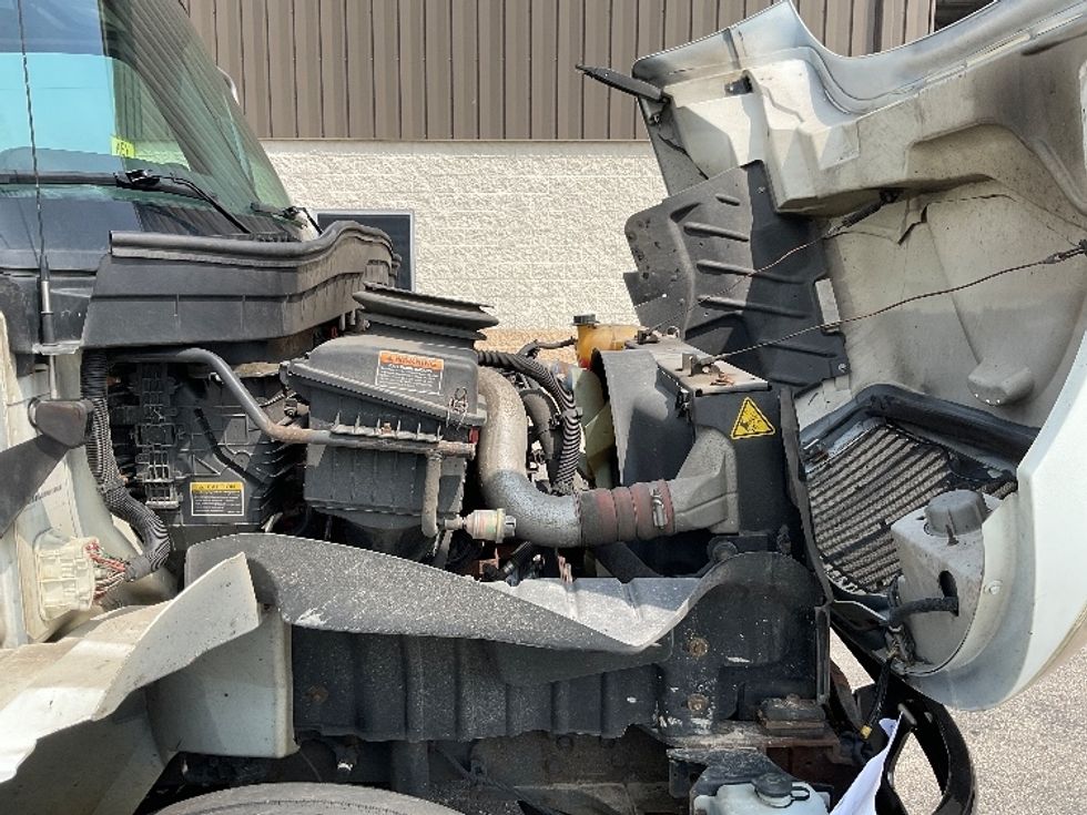 Medium Duty Box Truck-Light and Medium Duty Trucks-International-2020-MV607-Milwaukee-WI-352,081\n\t\tmiles-$ 21,750 - Image 23