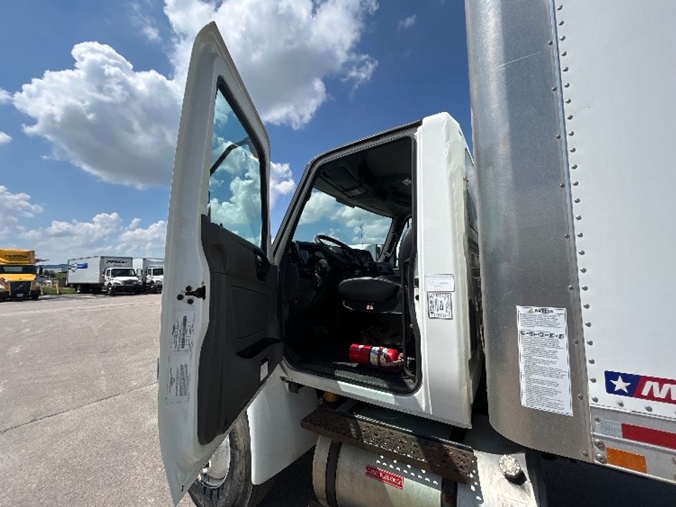 Medium Duty Box Truck-Light and Medium Duty Trucks-International-2020-MV607-Milwaukee-WI-85,629\n\t\tmiles-$ 60,250 - Image 16