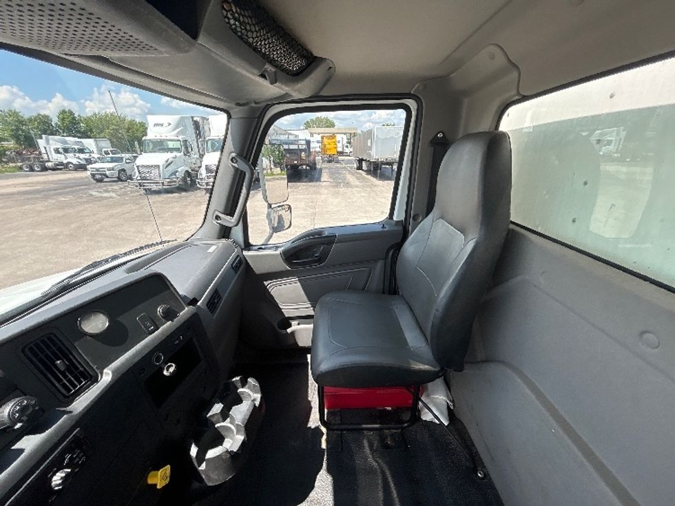 Medium Duty Box Truck-Light and Medium Duty Trucks-International-2020-MV607-Milwaukee-WI-85,629\n\t\tmiles-$ 60,250 - Image 19