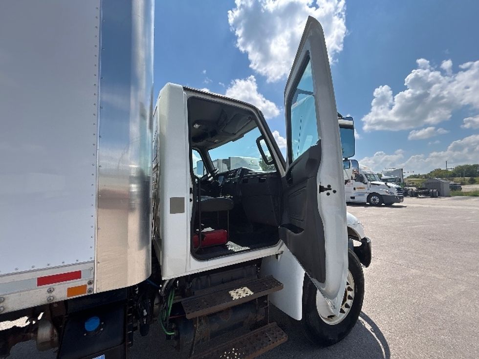 Medium Duty Box Truck-Light and Medium Duty Trucks-International-2020-MV607-Milwaukee-WI-85,629\n\t\tmiles-$ 60,250 - Image 20