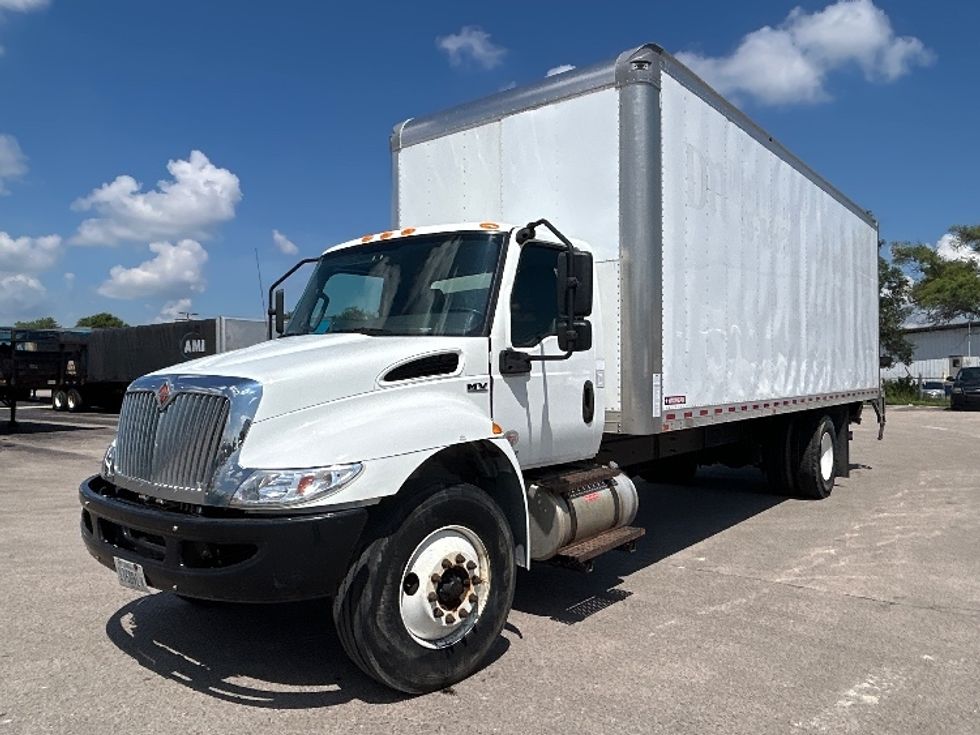 Medium Duty Box Truck-Light and Medium Duty Trucks-International-2020-MV607-Milwaukee-WI-85,629\n\t\tmiles-$ 60,250 - Image 3