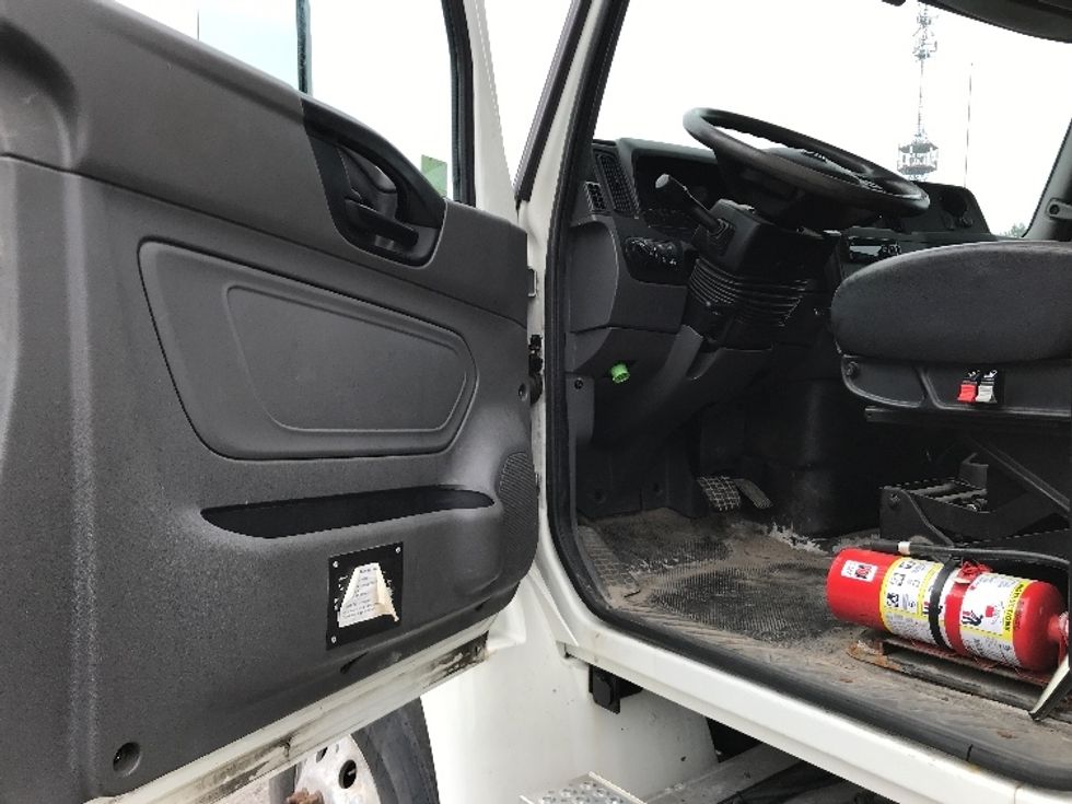 Medium Duty Box Truck-Light and Medium Duty Trucks-International-2020-MV607-Mississauga-ON-100,803\n\t\tkm-$ 65,250 - Image 16