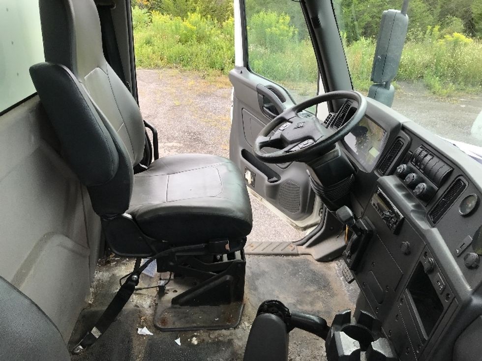 Medium Duty Box Truck-Light and Medium Duty Trucks-International-2020-MV607-Mississauga-ON-100,803\n\t\tkm-$ 65,250 - Image 22
