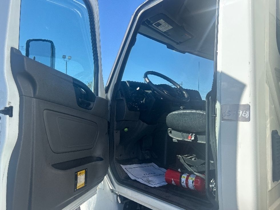 Medium Duty Box Truck-Light and Medium Duty Trucks-International-2020-MV607-Mississauga-ON-101,467\n\t\tkm-$ 82,000 - Image 16