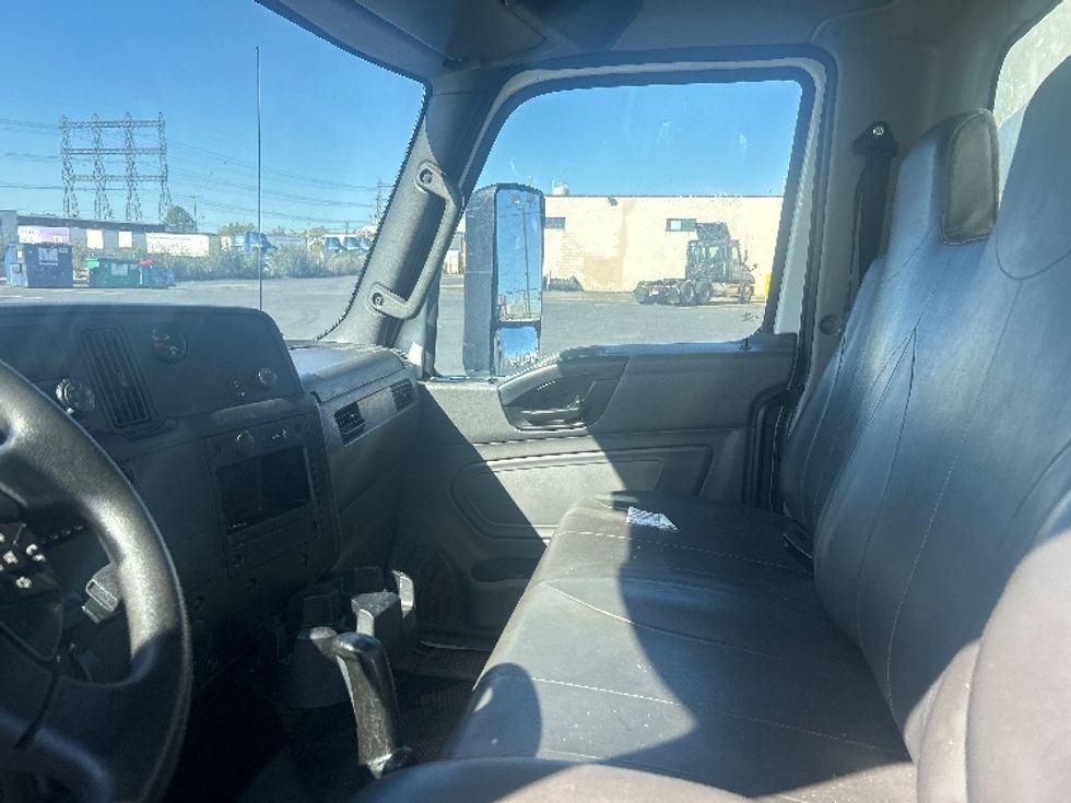 Medium Duty Box Truck-Light and Medium Duty Trucks-International-2020-MV607-Mississauga-ON-101,467\n\t\tkm-$ 82,000 - Image 19