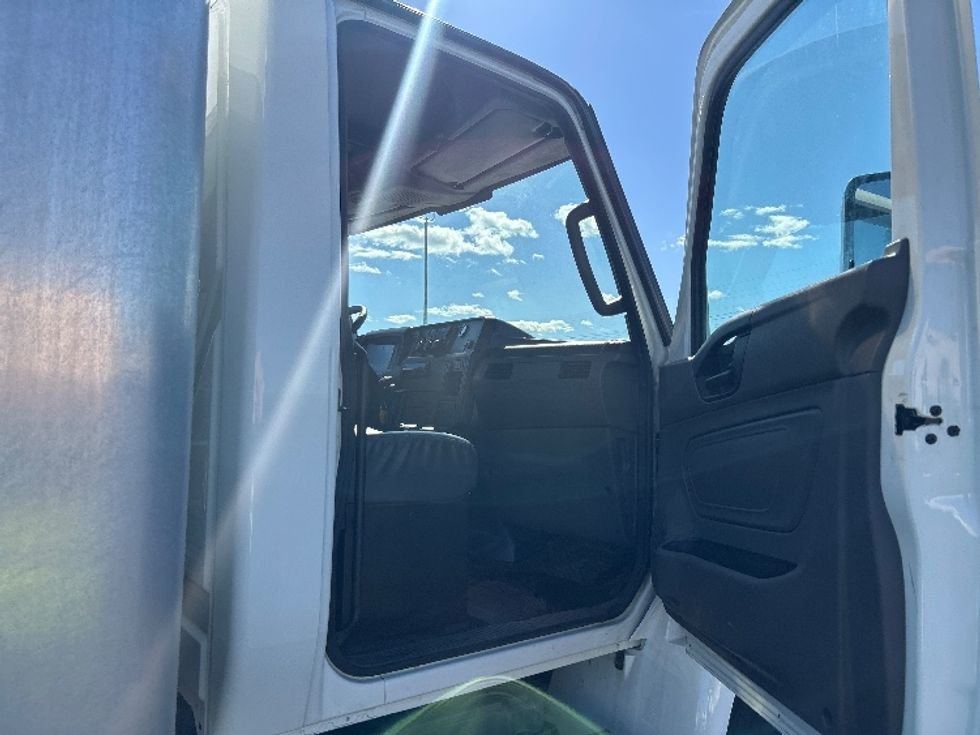 Medium Duty Box Truck-Light and Medium Duty Trucks-International-2020-MV607-Mississauga-ON-101,467\n\t\tkm-$ 82,000 - Image 20