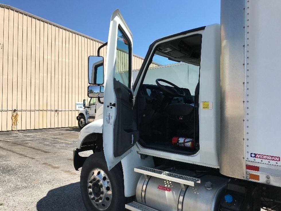 Medium Duty Box Truck-Light and Medium Duty Trucks-International-2020-MV607-Mississauga-ON-121,888\n\t\tkm-$ 62,500 - Image 16