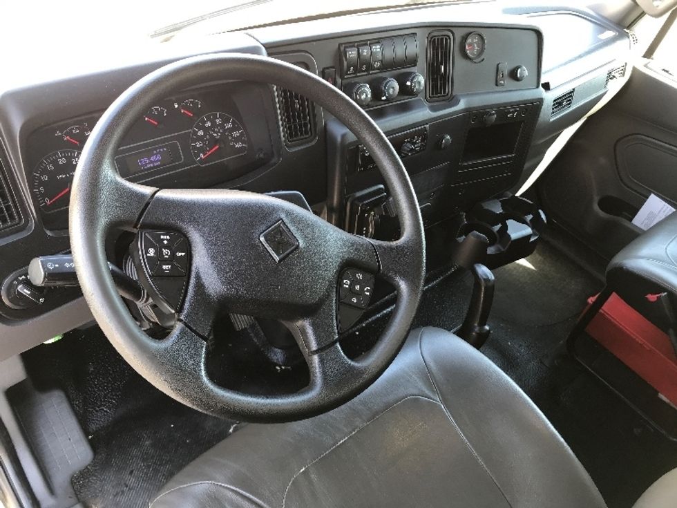 Medium Duty Box Truck-Light and Medium Duty Trucks-International-2020-MV607-Mississauga-ON-121,888\n\t\tkm-$ 62,500 - Image 17