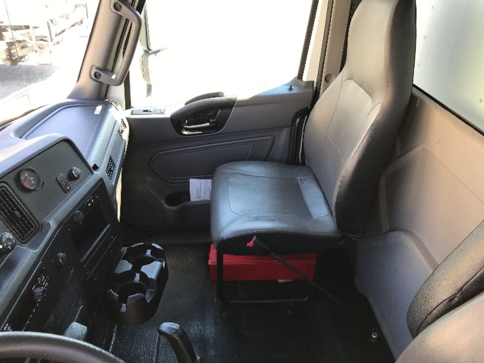 Medium Duty Box Truck-Light and Medium Duty Trucks-International-2020-MV607-Mississauga-ON-121,888\n\t\tkm-$ 62,500 - Image 19