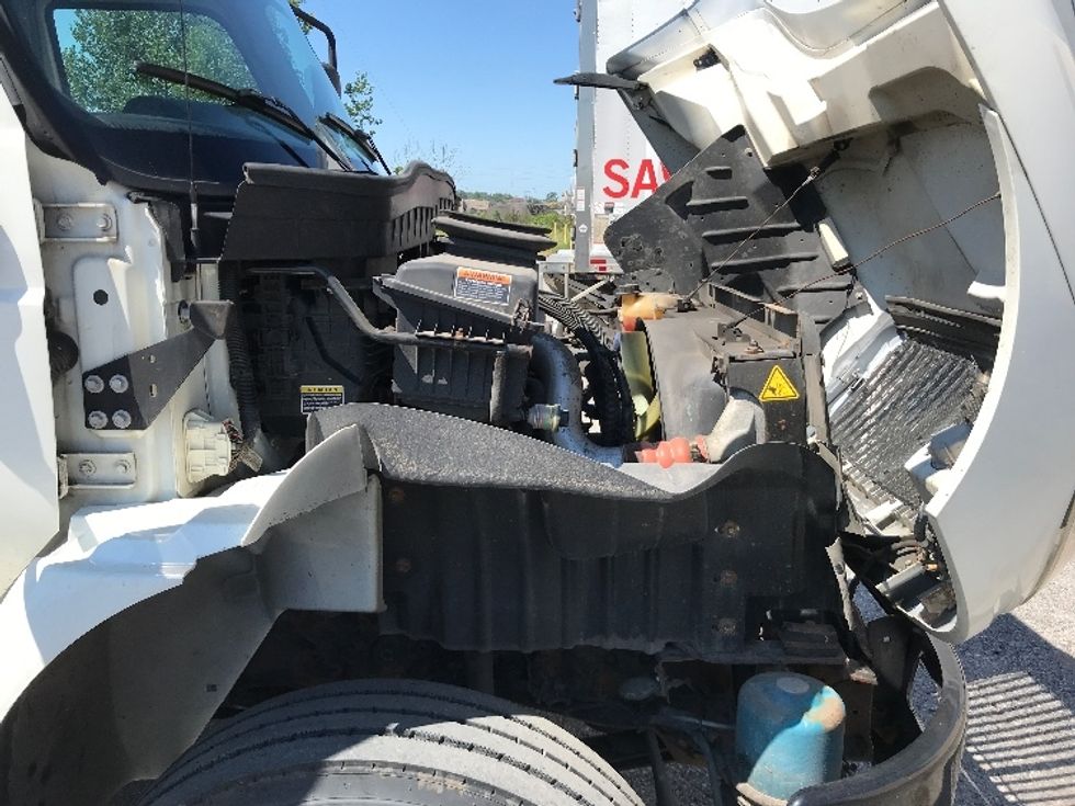 Medium Duty Box Truck-Light and Medium Duty Trucks-International-2020-MV607-Mississauga-ON-121,888\n\t\tkm-$ 62,500 - Image 23
