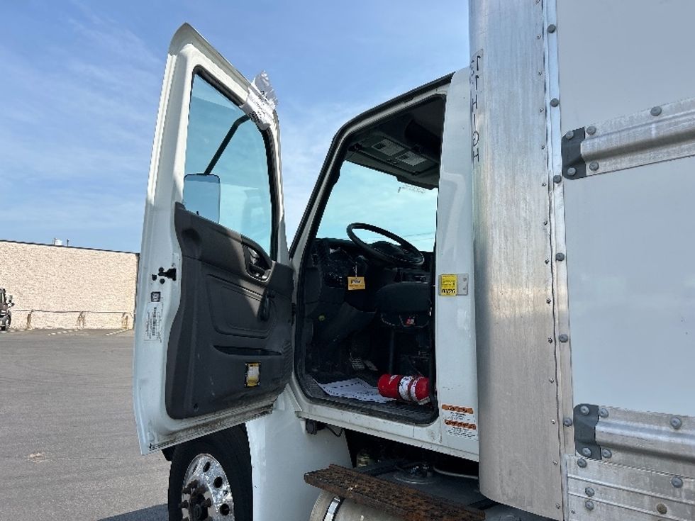 Medium Duty Box Truck-Light and Medium Duty Trucks-International-2020-MV607-Mississauga-ON-127,909\n\t\tkm-$ 60,000 - Image 15