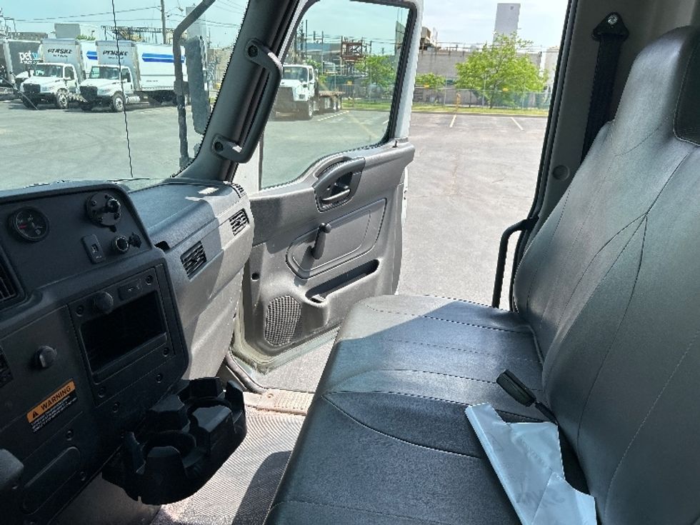Medium Duty Box Truck-Light and Medium Duty Trucks-International-2020-MV607-Mississauga-ON-127,909\n\t\tkm-$ 60,000 - Image 18