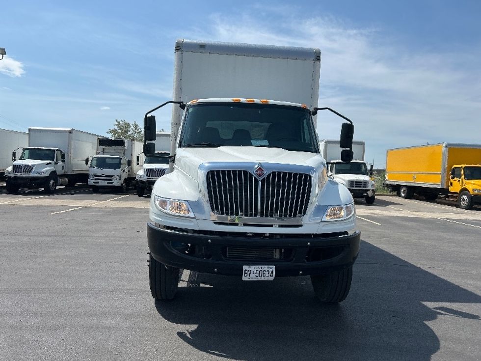 Medium Duty Box Truck-Light and Medium Duty Trucks-International-2020-MV607-Mississauga-ON-127,909\n\t\tkm-$ 60,000 - Image 2