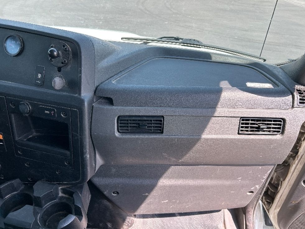 Medium Duty Box Truck-Light and Medium Duty Trucks-International-2020-MV607-Mississauga-ON-127,909\n\t\tkm-$ 60,000 - Image 20
