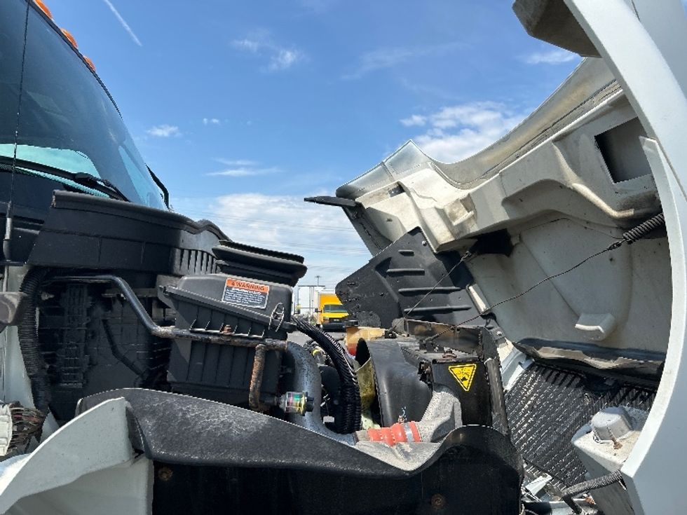 Medium Duty Box Truck-Light and Medium Duty Trucks-International-2020-MV607-Mississauga-ON-127,909\n\t\tkm-$ 60,000 - Image 22