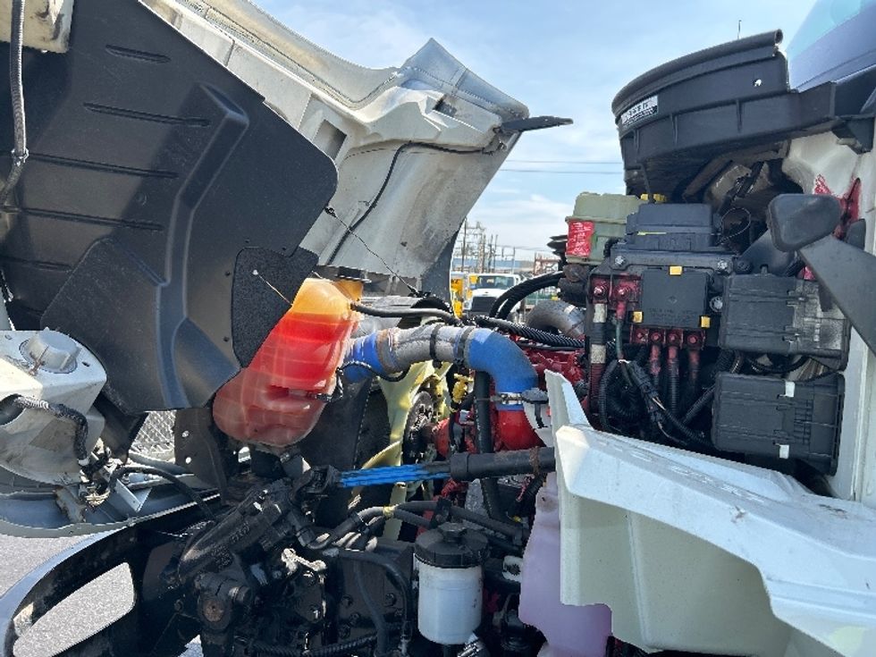 Medium Duty Box Truck-Light and Medium Duty Trucks-International-2020-MV607-Mississauga-ON-127,909\n\t\tkm-$ 60,000 - Image 23