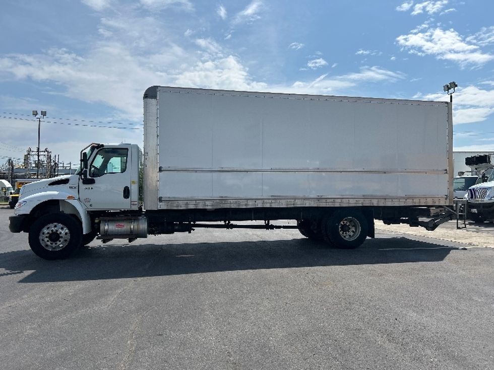 Medium Duty Box Truck-Light and Medium Duty Trucks-International-2020-MV607-Mississauga-ON-127,909\n\t\tkm-$ 60,000 - Image 4
