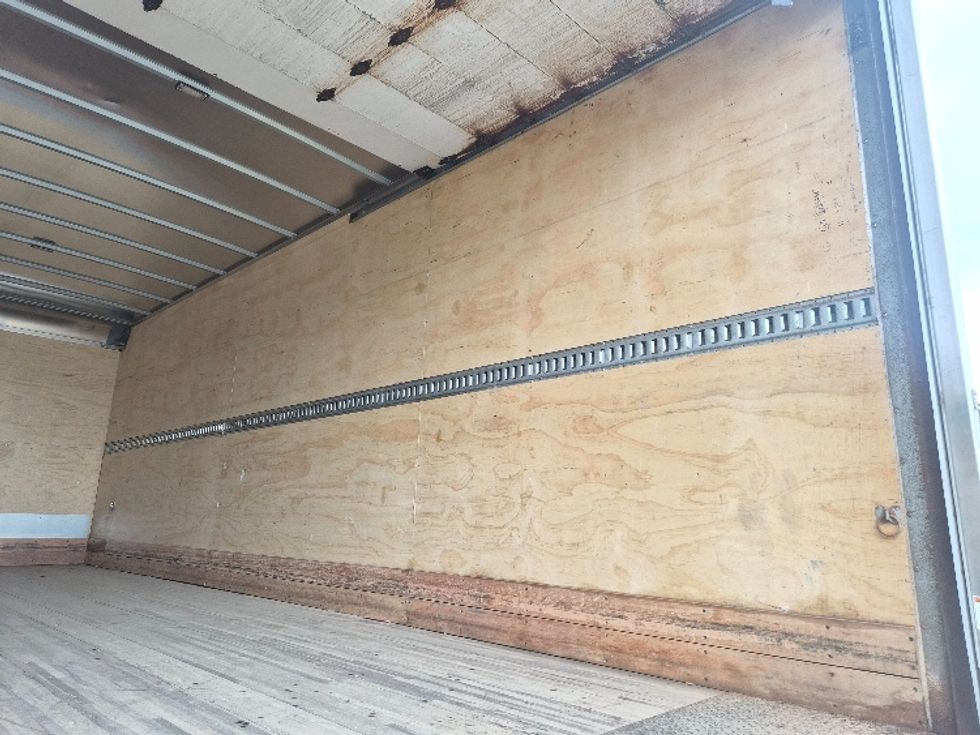 Medium Duty Box Truck-Light and Medium Duty Trucks-International-2020-MV607-Mississauga-ON-135,432\n\t\tkm-$ 62,750 - Image 12