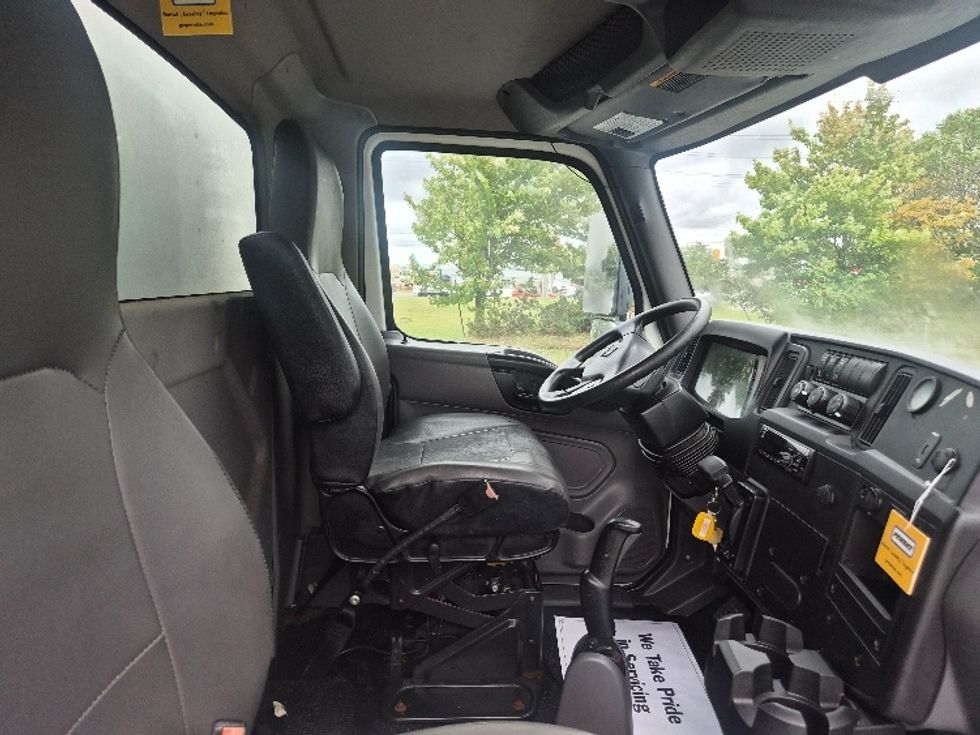 Medium Duty Box Truck-Light and Medium Duty Trucks-International-2020-MV607-Mississauga-ON-135,432\n\t\tkm-$ 62,750 - Image 22