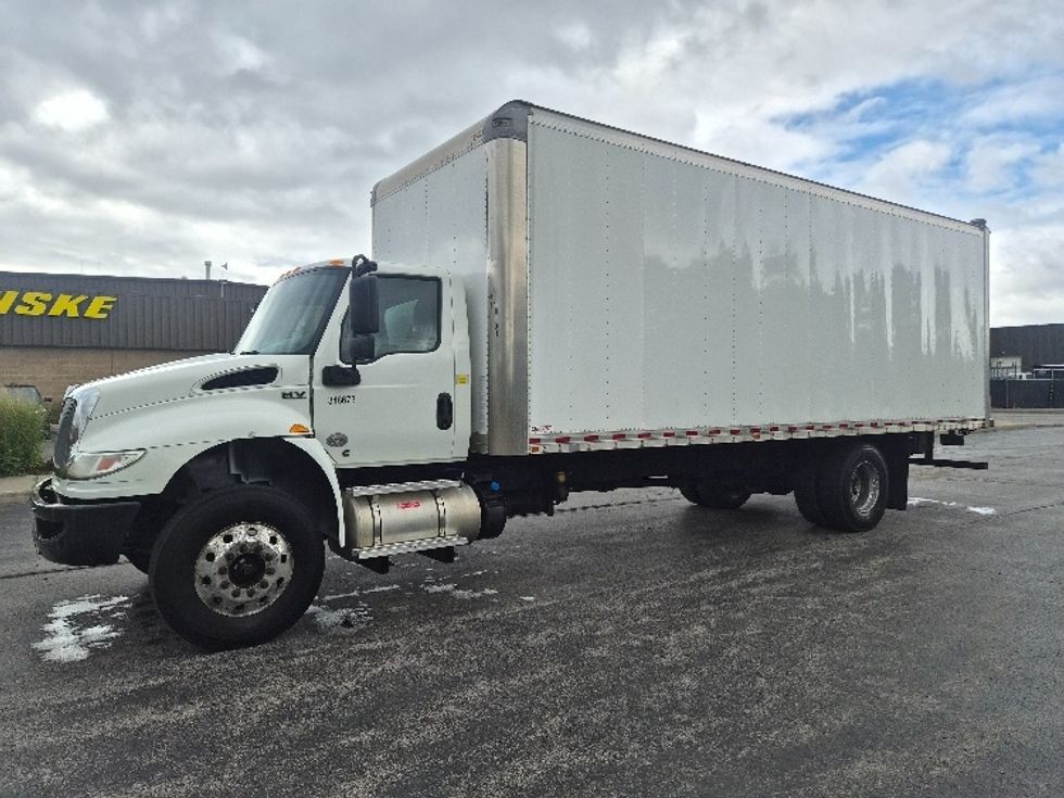Medium Duty Box Truck-Light and Medium Duty Trucks-International-2020-MV607-Mississauga-ON-135,432\n\t\tkm-$ 62,750 - Image 3