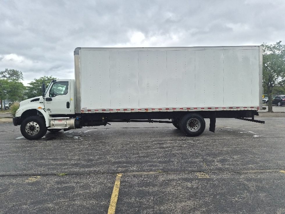 Medium Duty Box Truck-Light and Medium Duty Trucks-International-2020-MV607-Mississauga-ON-135,432\n\t\tkm-$ 62,750 - Image 4